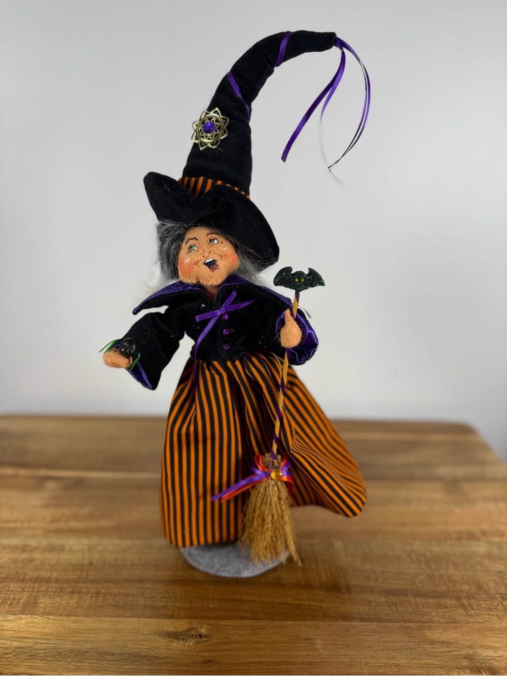 Annalee Halloween 2008 Witche Broom 15" on Grey Base